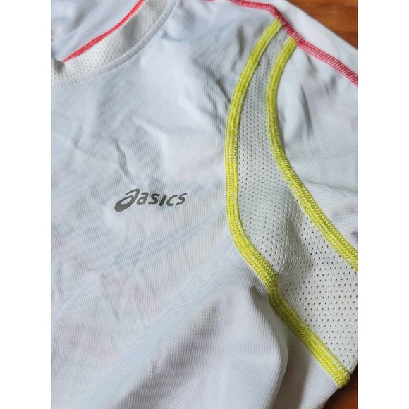 Asics Womens Active Short Sleeve Top. Size Small. Mesh Inserts. - Picture 5 of 5